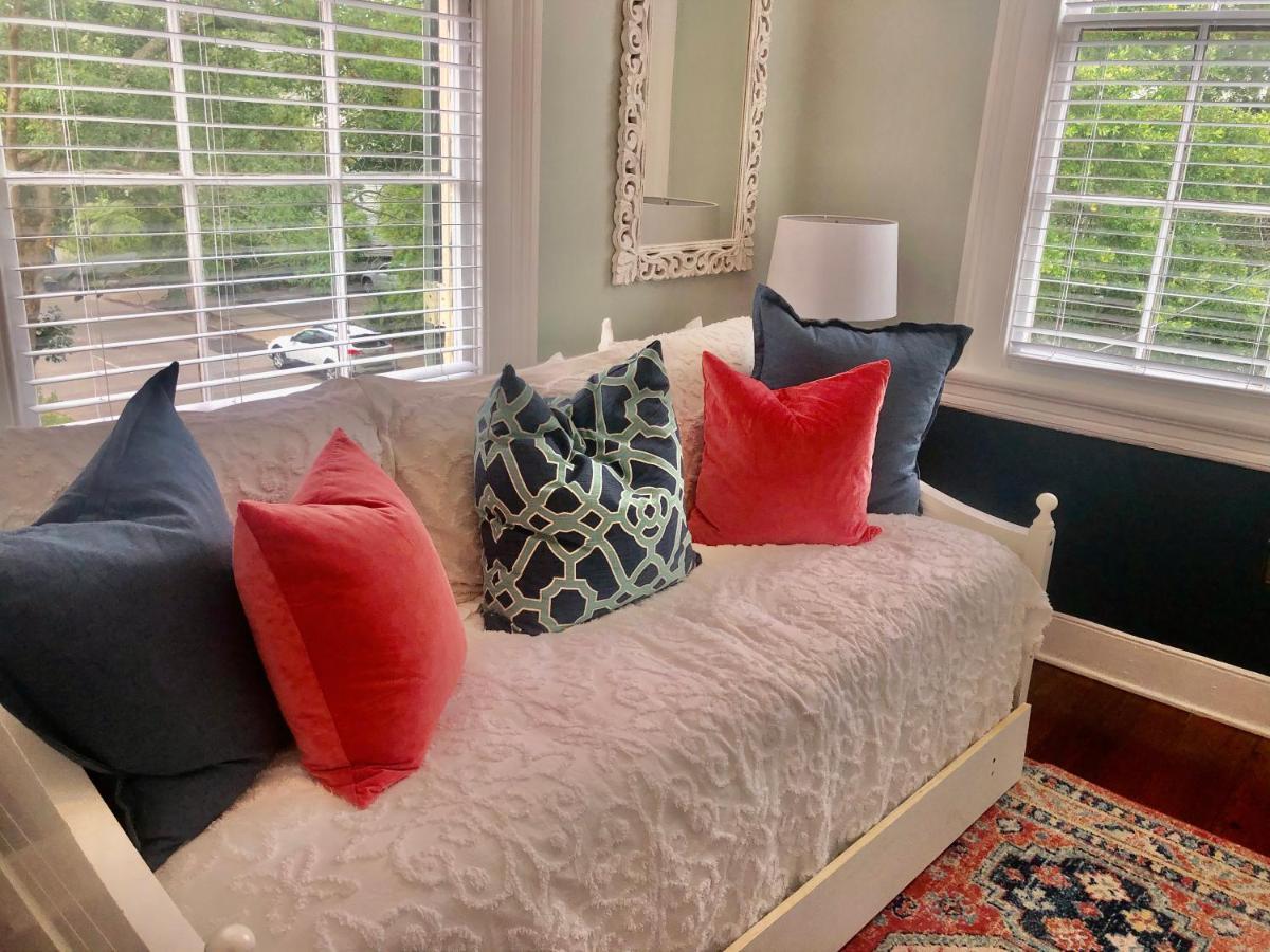 Daybed With Trundle In The Beautiful Ashley Inn 4 Blocks From King St Charleston Exterior foto